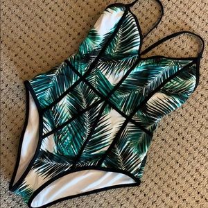 Cups palm one piece